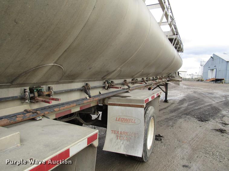 image for item DD3803 2003 Ledwell LW45APW feed delivery trailer