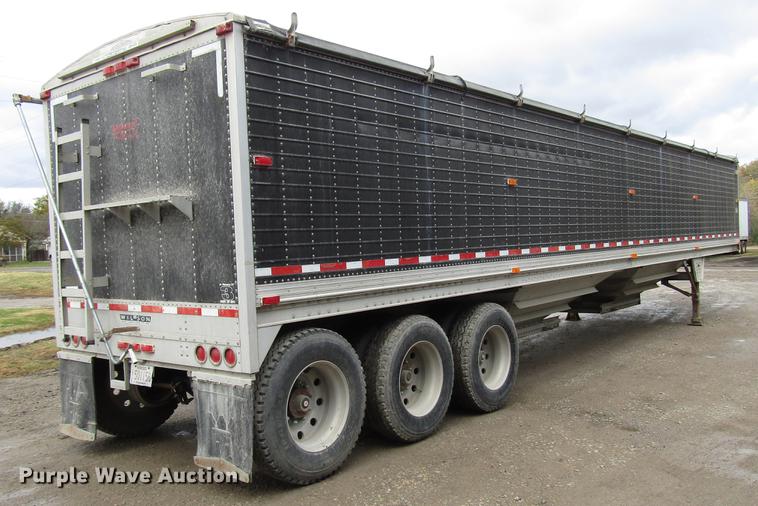 image for item DD3804 2003 Wilson DWH-500B double hopper bottom grain trailer