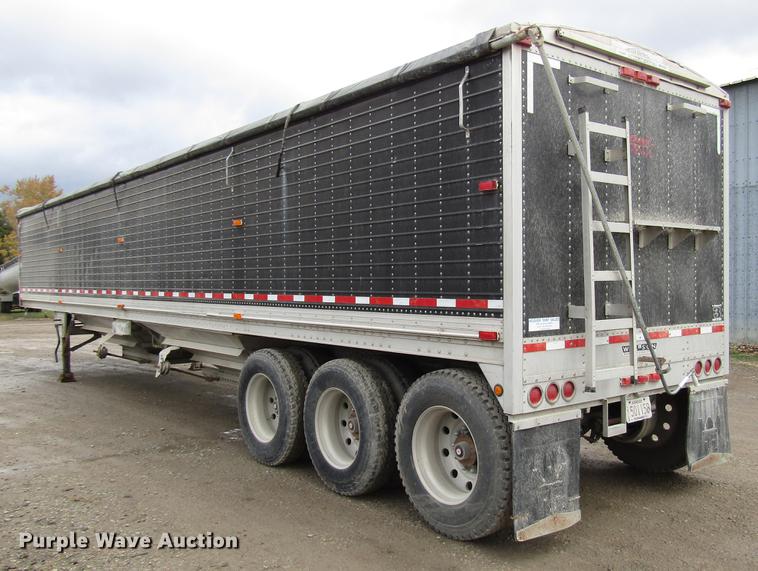 image for item DD3804 2003 Wilson DWH-500B double hopper bottom grain trailer