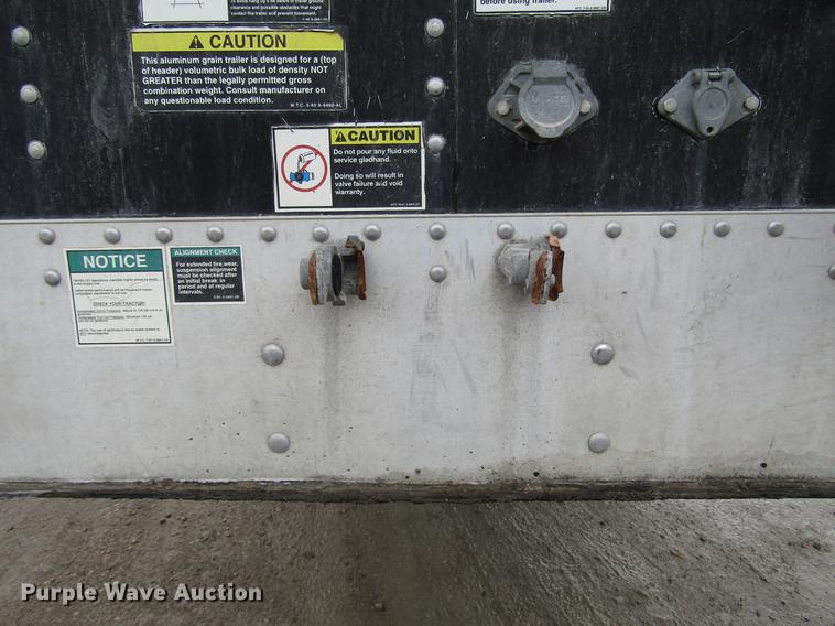 image for item DD3804 2003 Wilson DWH-500B double hopper bottom grain trailer