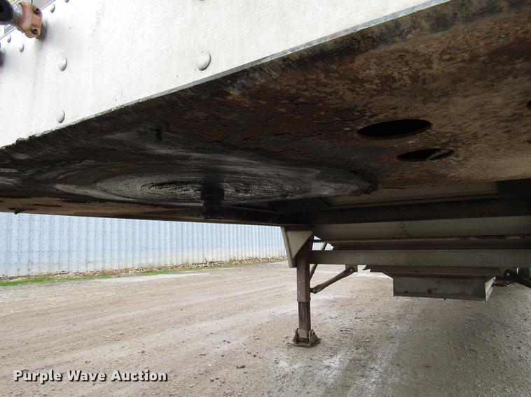 image for item DD3804 2003 Wilson DWH-500B double hopper bottom grain trailer