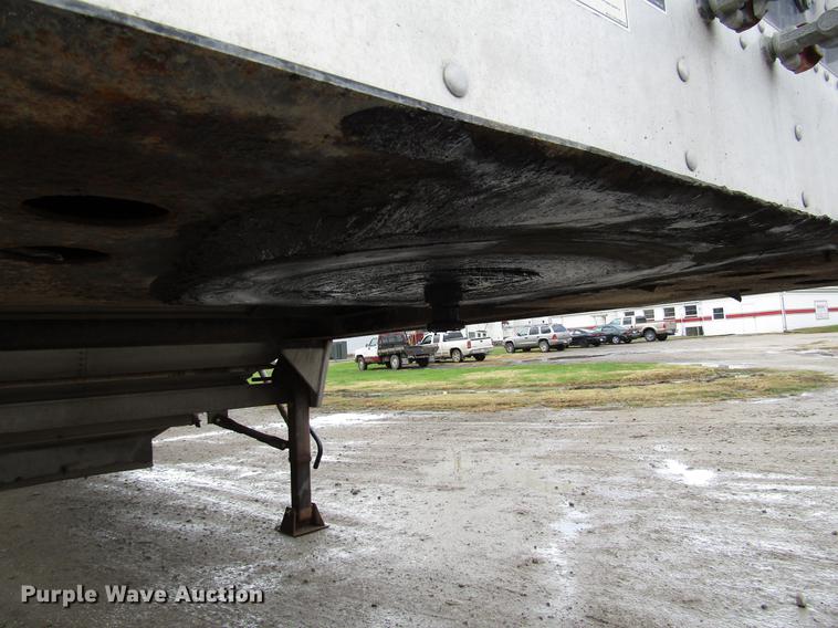 image for item DD3804 2003 Wilson DWH-500B double hopper bottom grain trailer