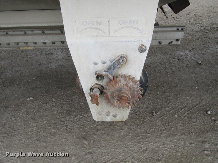 image for item DD3804 2003 Wilson DWH-500B double hopper bottom grain trailer