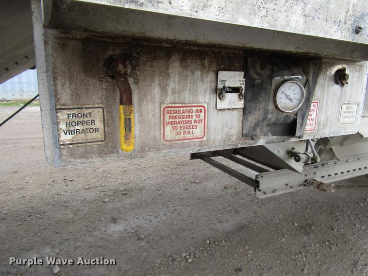 image for item DD3804 2003 Wilson DWH-500B double hopper bottom grain trailer