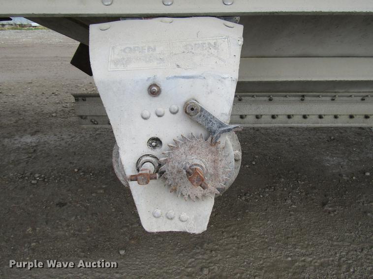image for item DD3804 2003 Wilson DWH-500B double hopper bottom grain trailer