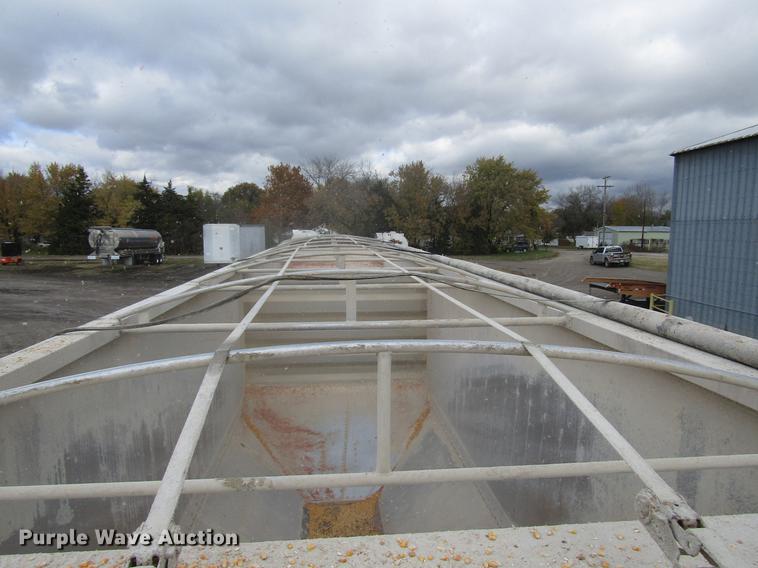 image for item DD3804 2003 Wilson DWH-500B double hopper bottom grain trailer