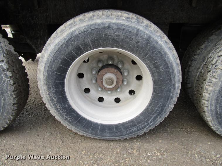 image for item DD3804 2003 Wilson DWH-500B double hopper bottom grain trailer