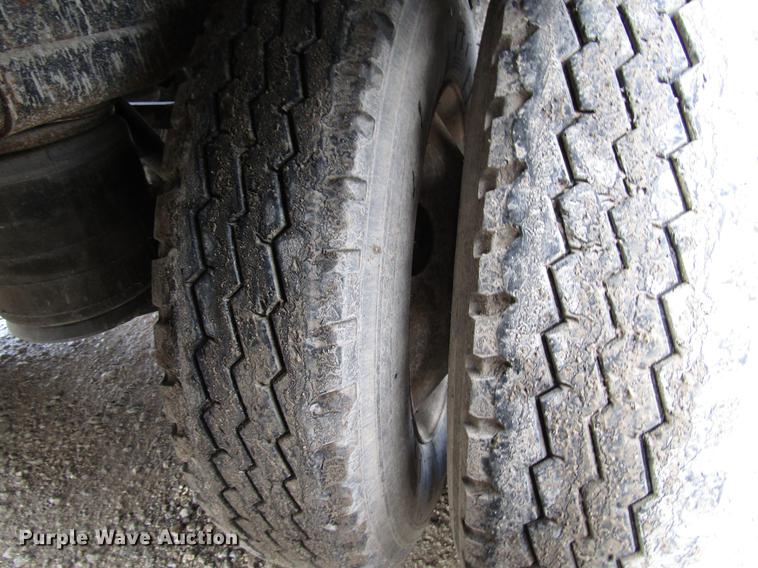 image for item DD3804 2003 Wilson DWH-500B double hopper bottom grain trailer