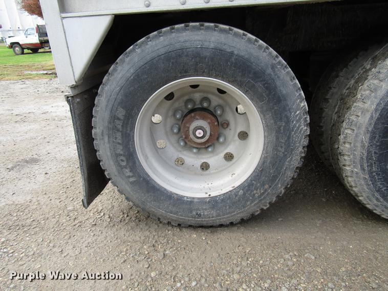 image for item DD3804 2003 Wilson DWH-500B double hopper bottom grain trailer