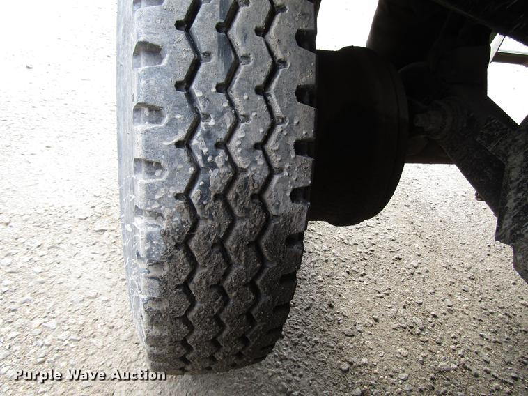 image for item DD3804 2003 Wilson DWH-500B double hopper bottom grain trailer