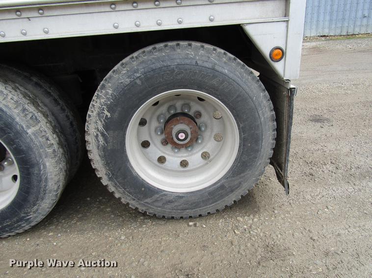 image for item DD3804 2003 Wilson DWH-500B double hopper bottom grain trailer