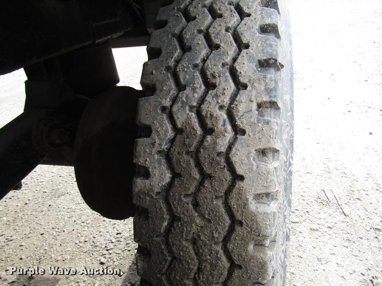 image for item DD3804 2003 Wilson DWH-500B double hopper bottom grain trailer