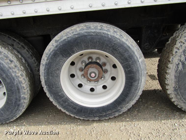 image for item DD3804 2003 Wilson DWH-500B double hopper bottom grain trailer