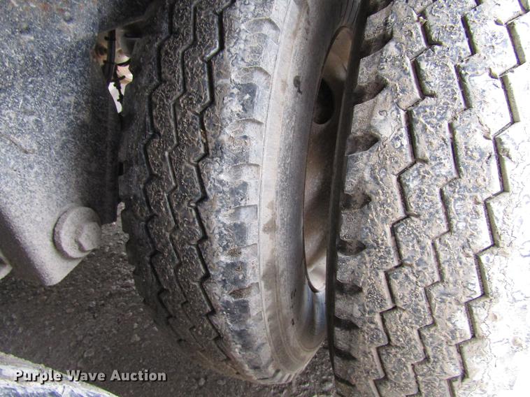 image for item DD3804 2003 Wilson DWH-500B double hopper bottom grain trailer