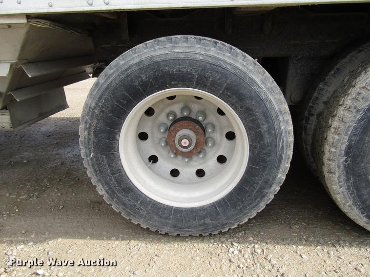 image for item DD3804 2003 Wilson DWH-500B double hopper bottom grain trailer