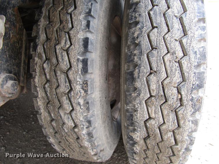 image for item DD3804 2003 Wilson DWH-500B double hopper bottom grain trailer