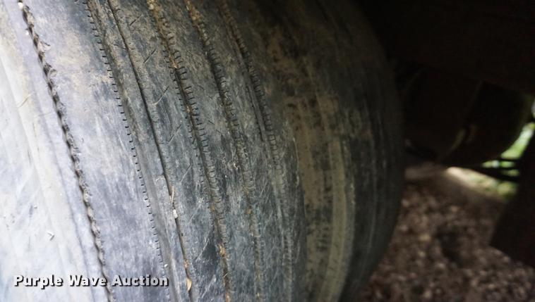 image for item DD6494 2000 Wabash dry van trailer