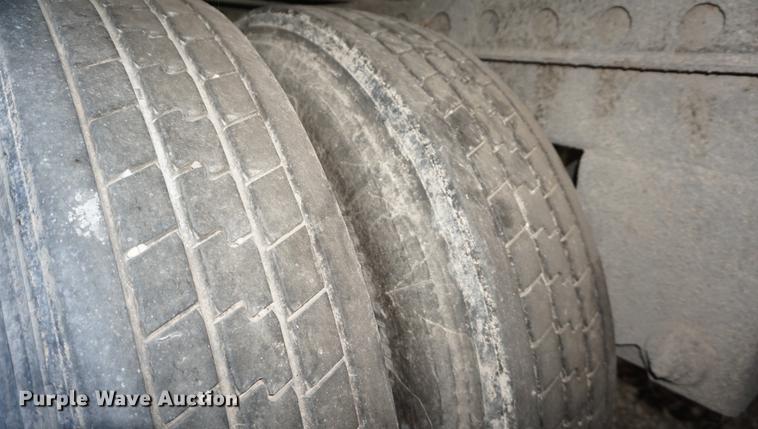 image for item DD6494 2000 Wabash dry van trailer