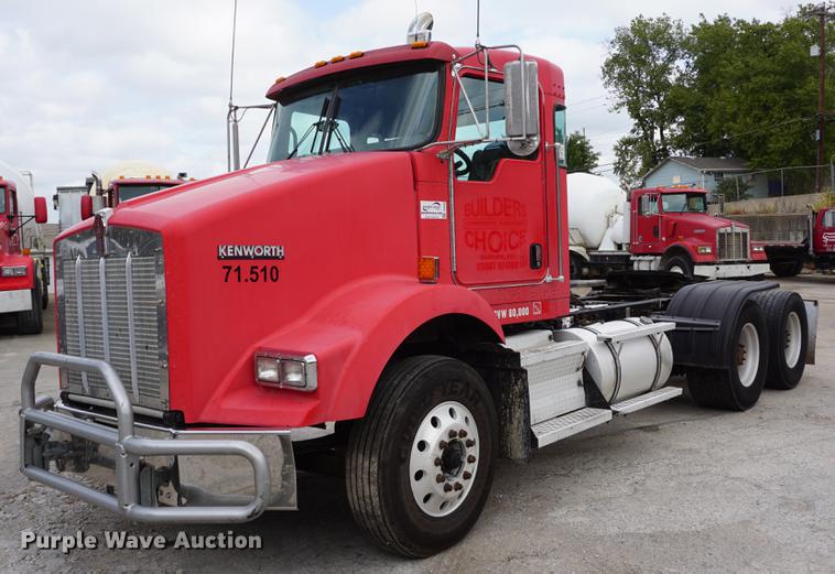 image for item DD6600 2008 Kenworth T800 semi truck