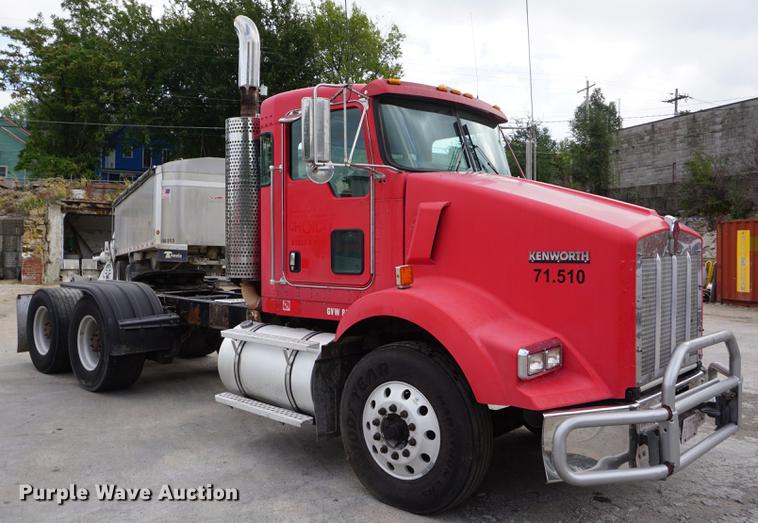 image for item DD6600 2008 Kenworth T800 semi truck