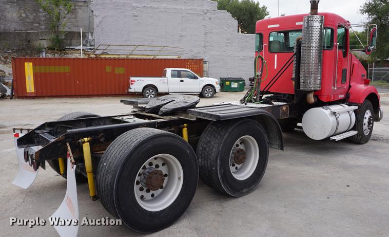 image for item DD6600 2008 Kenworth T800 semi truck