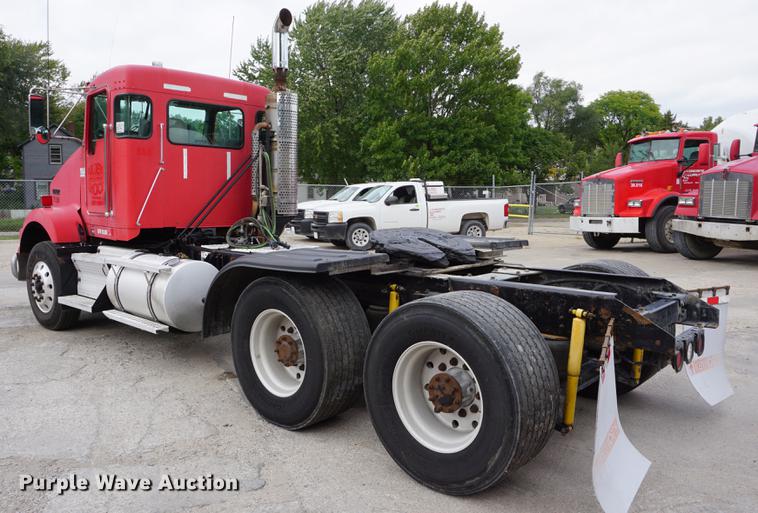 image for item DD6600 2008 Kenworth T800 semi truck