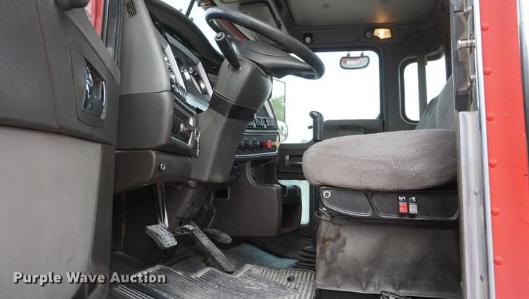image for item DD6600 2008 Kenworth T800 semi truck
