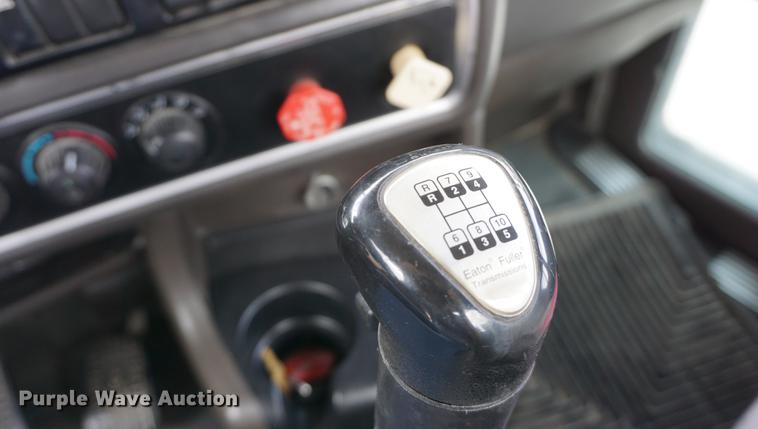 image for item DD6600 2008 Kenworth T800 semi truck