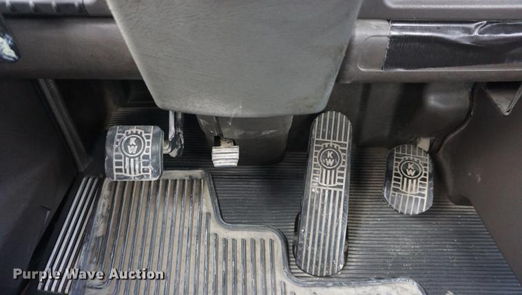 image for item DD6600 2008 Kenworth T800 semi truck