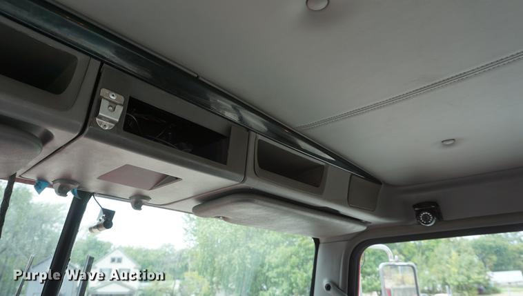 image for item DD6600 2008 Kenworth T800 semi truck