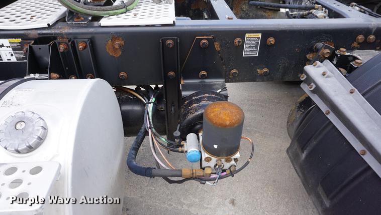 image for item DD6600 2008 Kenworth T800 semi truck