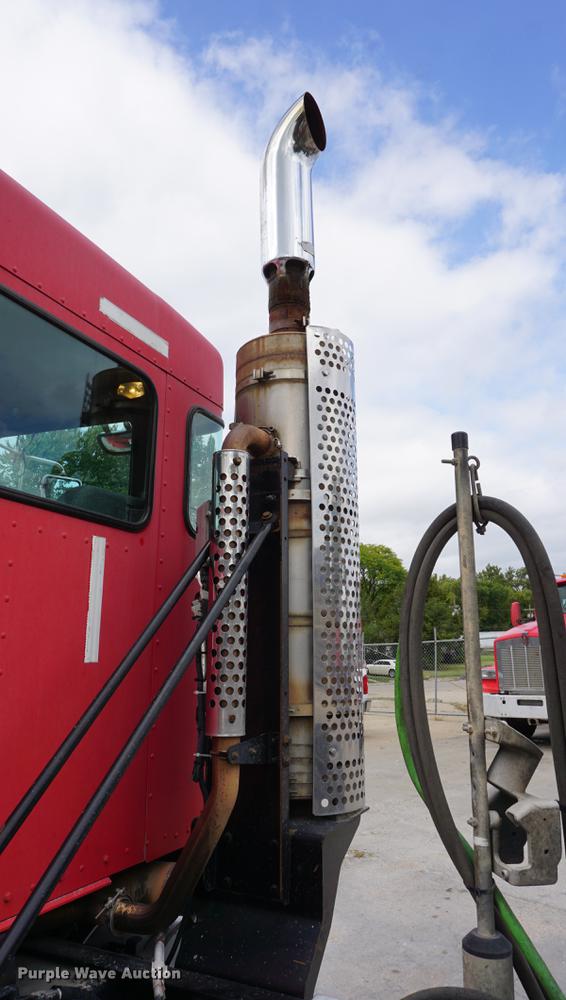 image for item DD6600 2008 Kenworth T800 semi truck