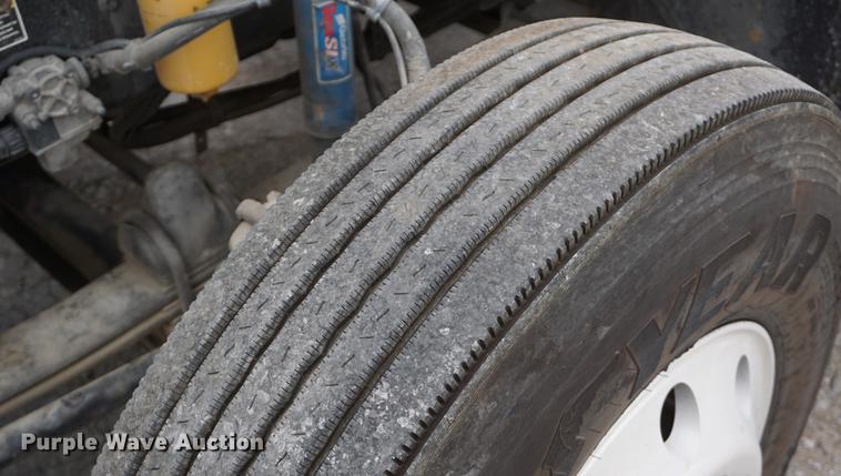 image for item DD6600 2008 Kenworth T800 semi truck