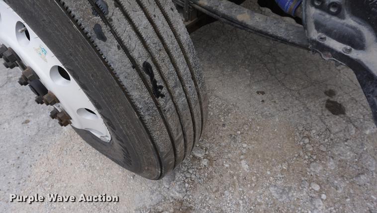 image for item DD6600 2008 Kenworth T800 semi truck