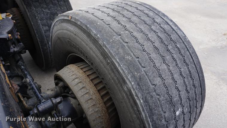 image for item DD6600 2008 Kenworth T800 semi truck