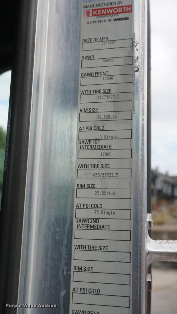image for item DD6600 2008 Kenworth T800 semi truck
