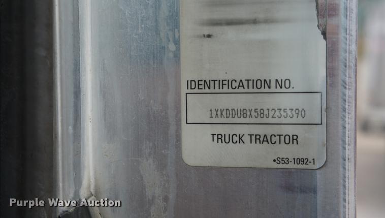 image for item DD6600 2008 Kenworth T800 semi truck