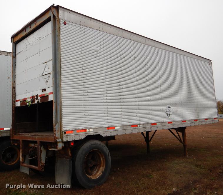 image for item DD8926 1984 Fruehauf dry van trailer