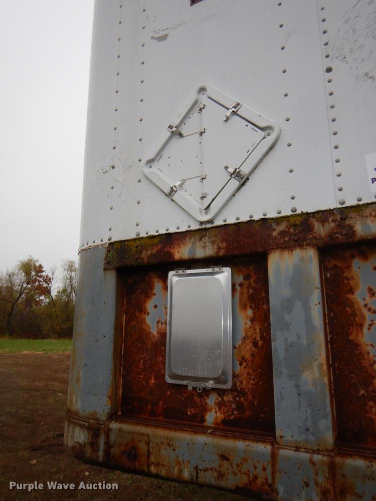 image for item DD8926 1984 Fruehauf dry van trailer