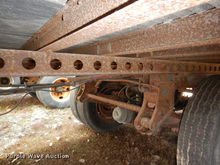 image for item DD8929 2000 Wabash dry van trailer