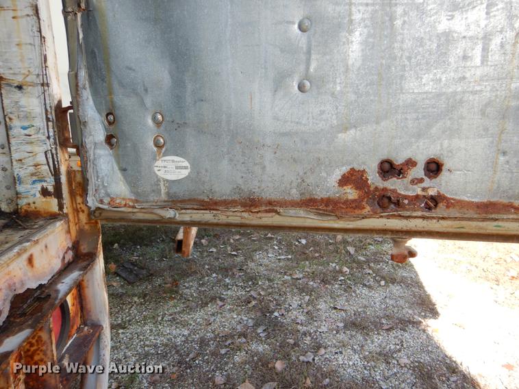 image for item DD8929 2000 Wabash dry van trailer