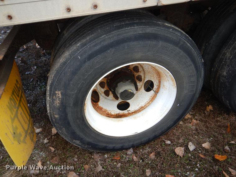 image for item DD8929 2000 Wabash dry van trailer