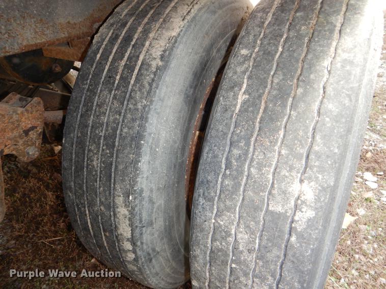 image for item DD8929 2000 Wabash dry van trailer