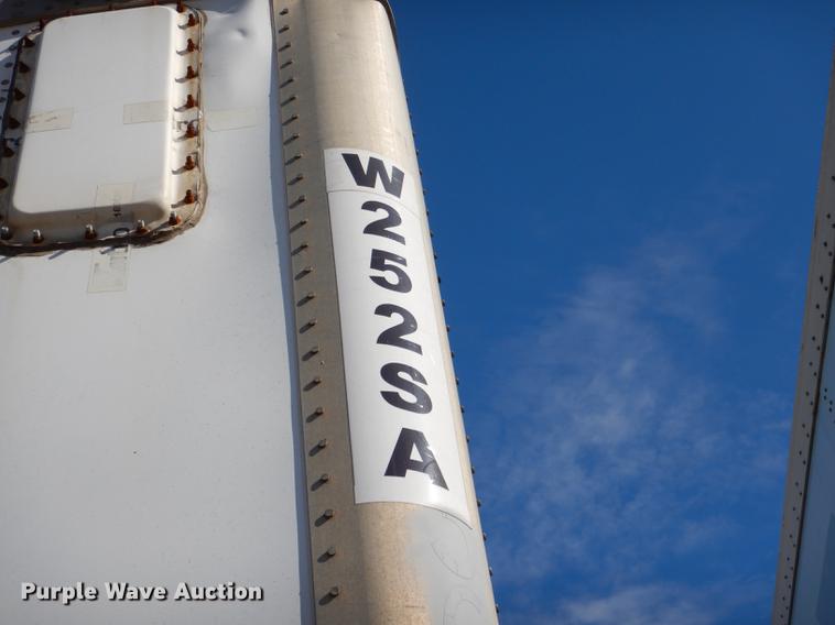 image for item DD8929 2000 Wabash dry van trailer