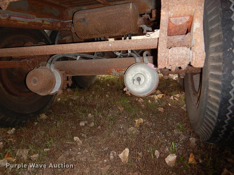 image for item DD8930 1987 Stoughton GSVW-485T-S-WEDGE dry van trailer