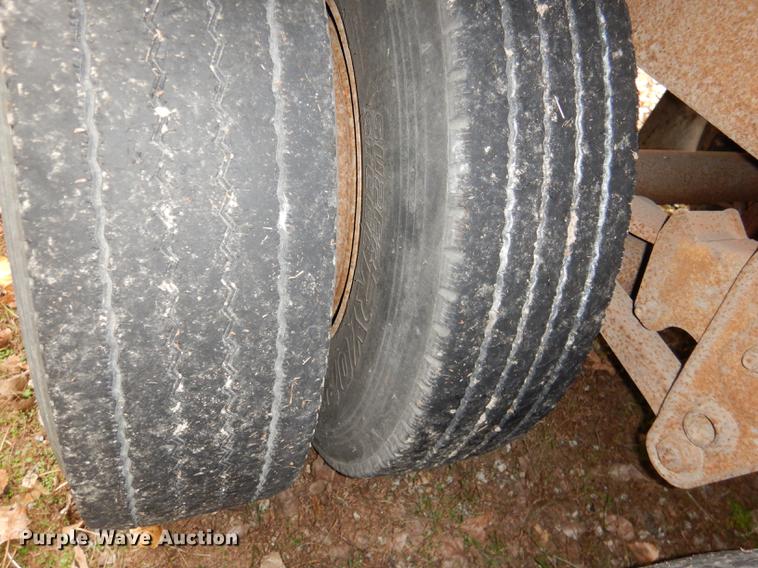 image for item DD8930 1987 Stoughton GSVW-485T-S-WEDGE dry van trailer