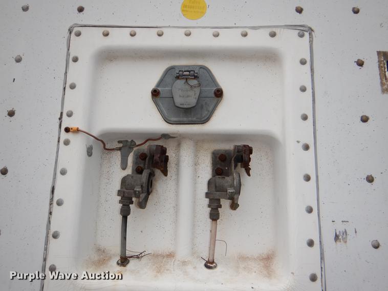 image for item DD8933 1994 Oshkosh dry van trailer