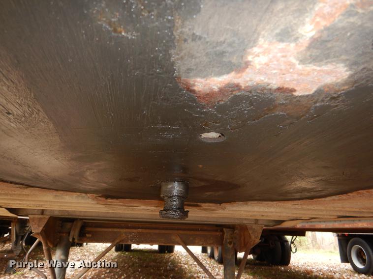 image for item DD8933 1994 Oshkosh dry van trailer