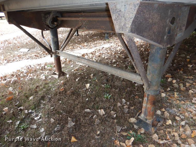 image for item DD8933 1994 Oshkosh dry van trailer