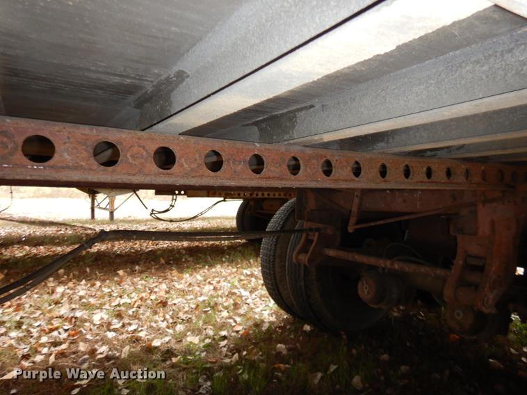 image for item DD8933 1994 Oshkosh dry van trailer